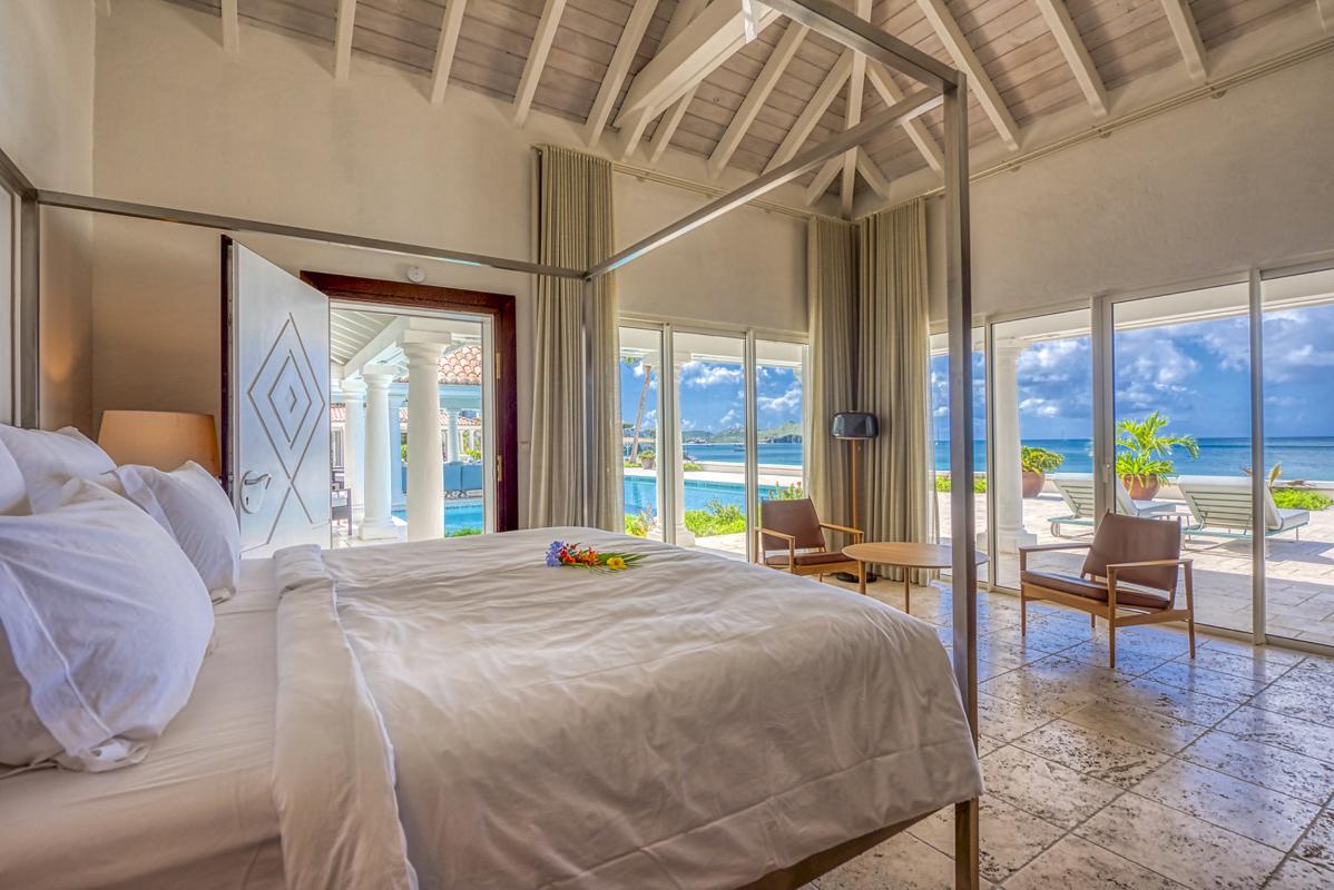 27-PetitePlage5-Bedroom1_A louer villa Grand Case Saint Martin